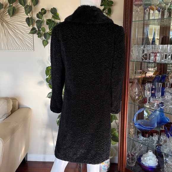 Gallery Black Persian Look with Faux Fur Collar Coat
Women’s size M Like New - Picture 6 of 8